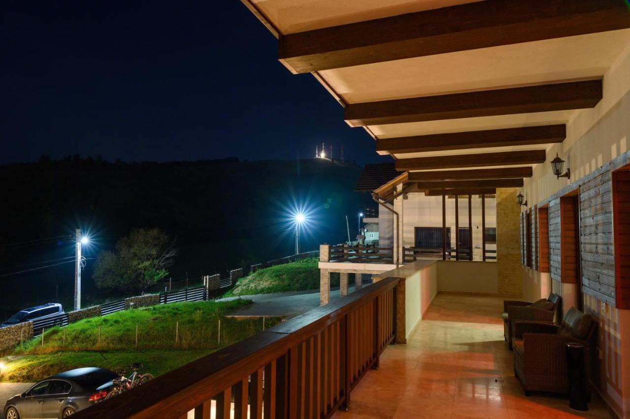 Chalet First Hill Гура-Гуморулуй Экстерьер фото